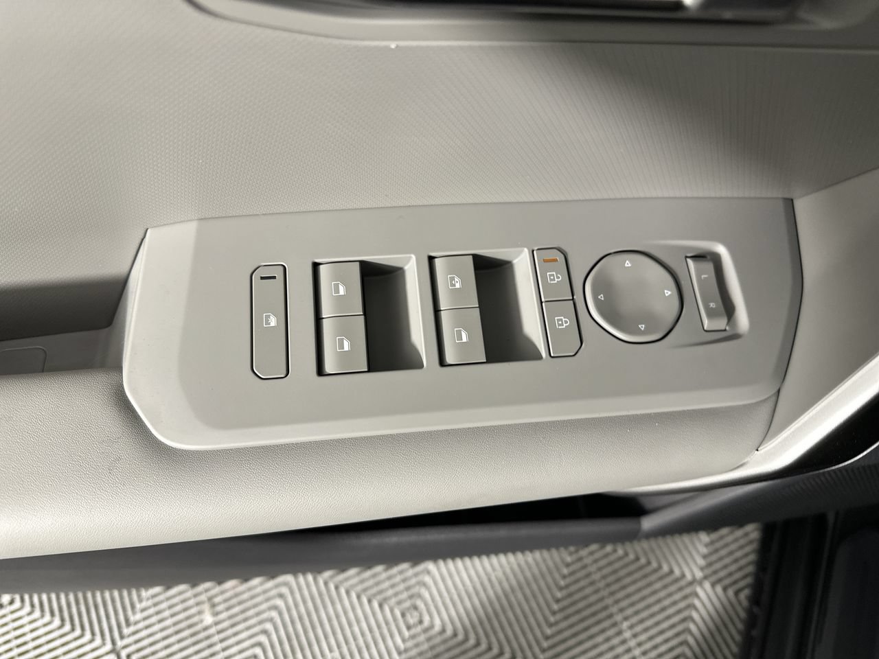 New 2027 Kia Seltos S FWD image 3