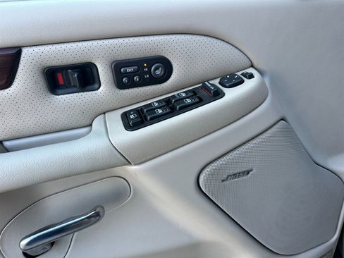 Used 2002 Cadillac Escalade EXT image 23