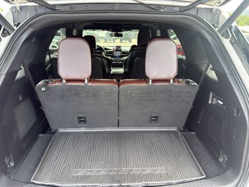 Used 2020 Ford Explorer Platinum w/ Premium Technology Package AWD/4WD image 10