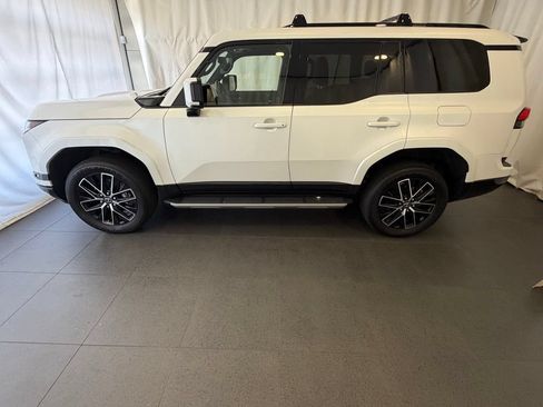 Used 2024 Lexus GX 550 w/ Accessory Package (Z1) AWD/4WD image 2