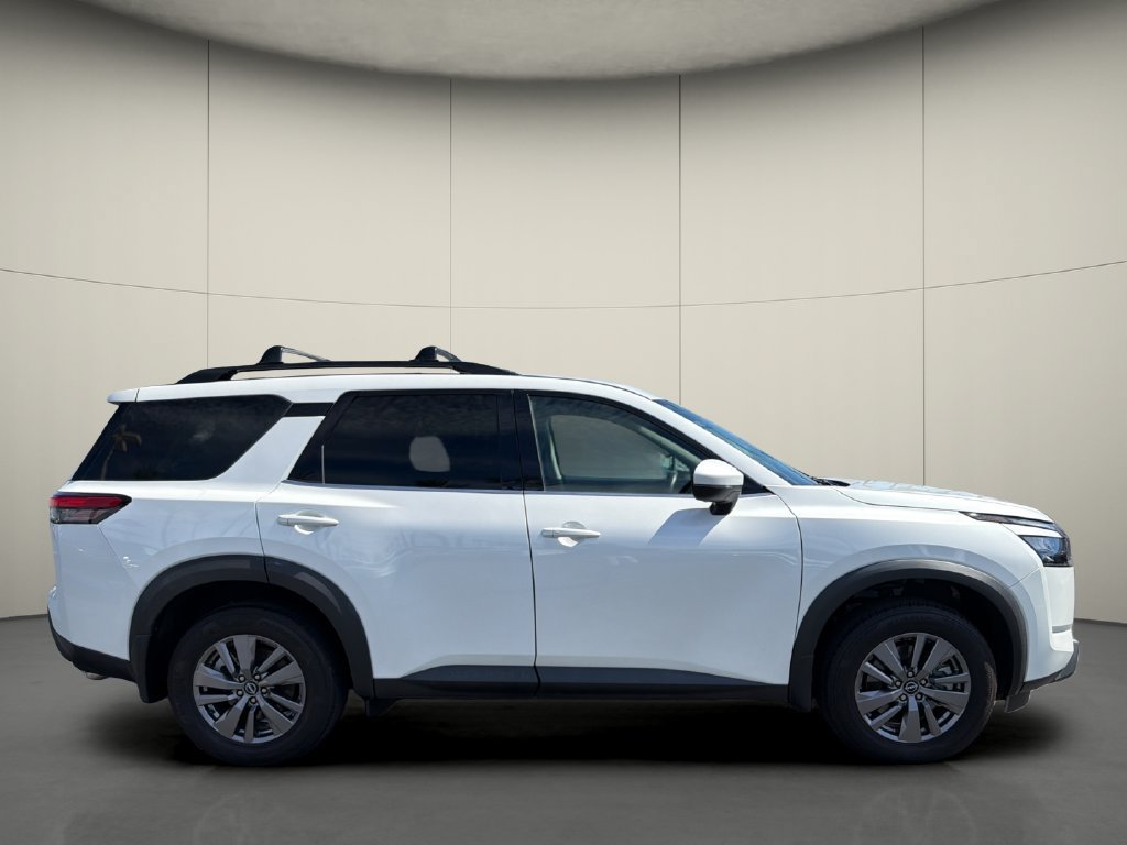 Used 2025 Nissan Pathfinder SV FWD image 8