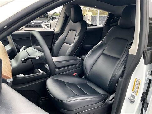 Used 2022 Tesla Model Y Performance image 18