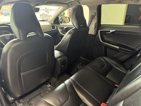 Used 2018 Volvo V60 T5 Cross Country w/ Convenience Package image 44