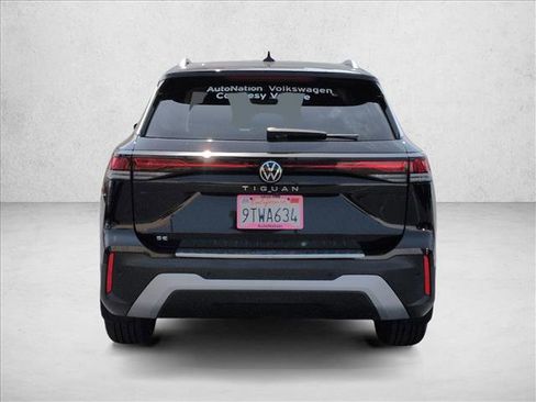 Used 2025 Volkswagen Tiguan SE FWD image 7