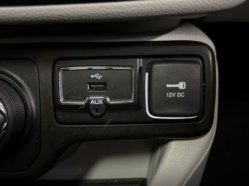 Used 2021 Jeep Renegade Limited w/ Sun & Sound Group AWD/4WD image 31