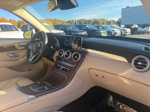 Used 2022 Mercedes-Benz GLC 300 4MATIC image 33