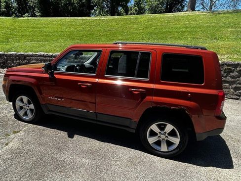 Used 2012 Jeep Patriot Latitude w/ Sun/Sound Group AWD/4WD image 5