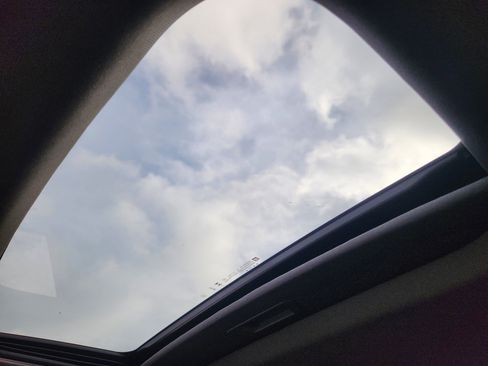 Used 2024 Chevrolet Trax RS w/ Sunroof Package image 16