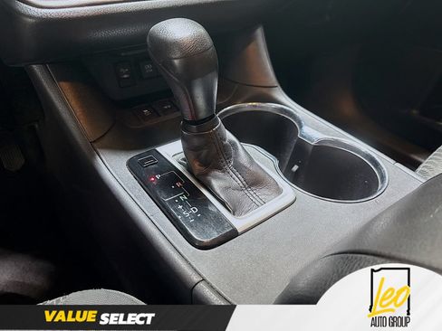 Used 2019 Toyota Highlander LE FWD image 18