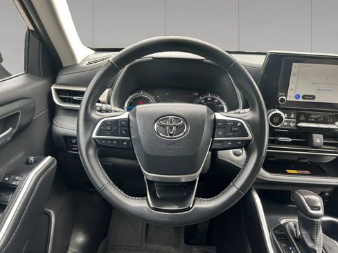 Used 2026 Toyota Highlander XLE AWD/4WD image 13