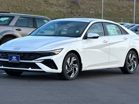 Used 2025 Hyundai Elantra Limited image 7