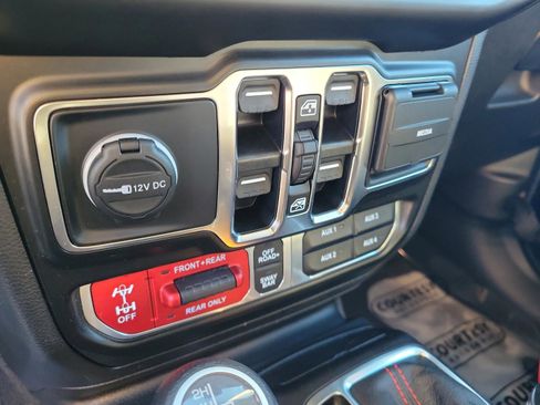 Used 2021 Jeep Wrangler Unlimited Rubicon w/ Xtreme Recon 35" Tire Package image 24