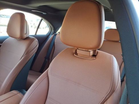 Used 2025 Mercedes-Benz C 300 4MATIC Sedan image 11