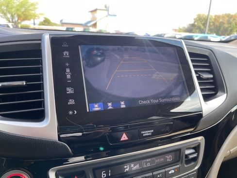 Used 2017 Honda Pilot Touring image 19