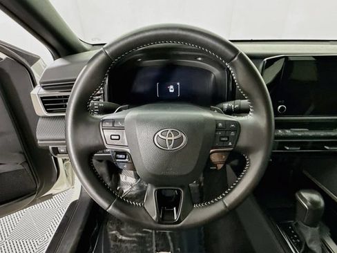 Used 2025 Toyota Camry SE w/ Convenience Package FWD image 11