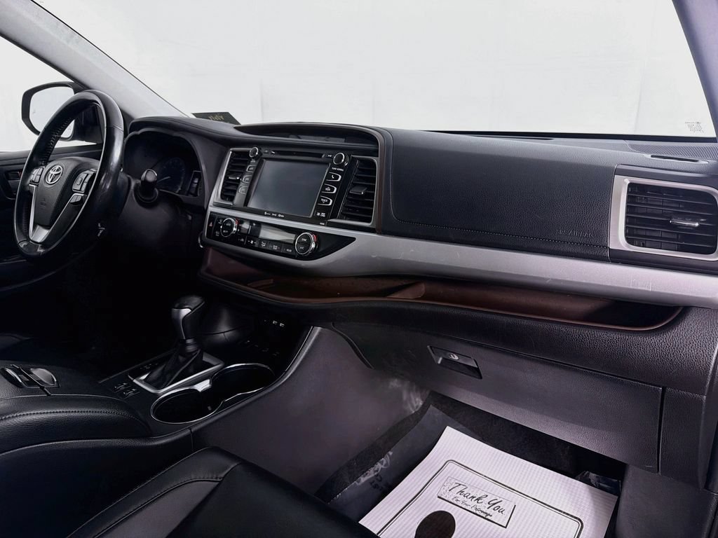Used 2019 Toyota Highlander XLE AWD/4WD image 29