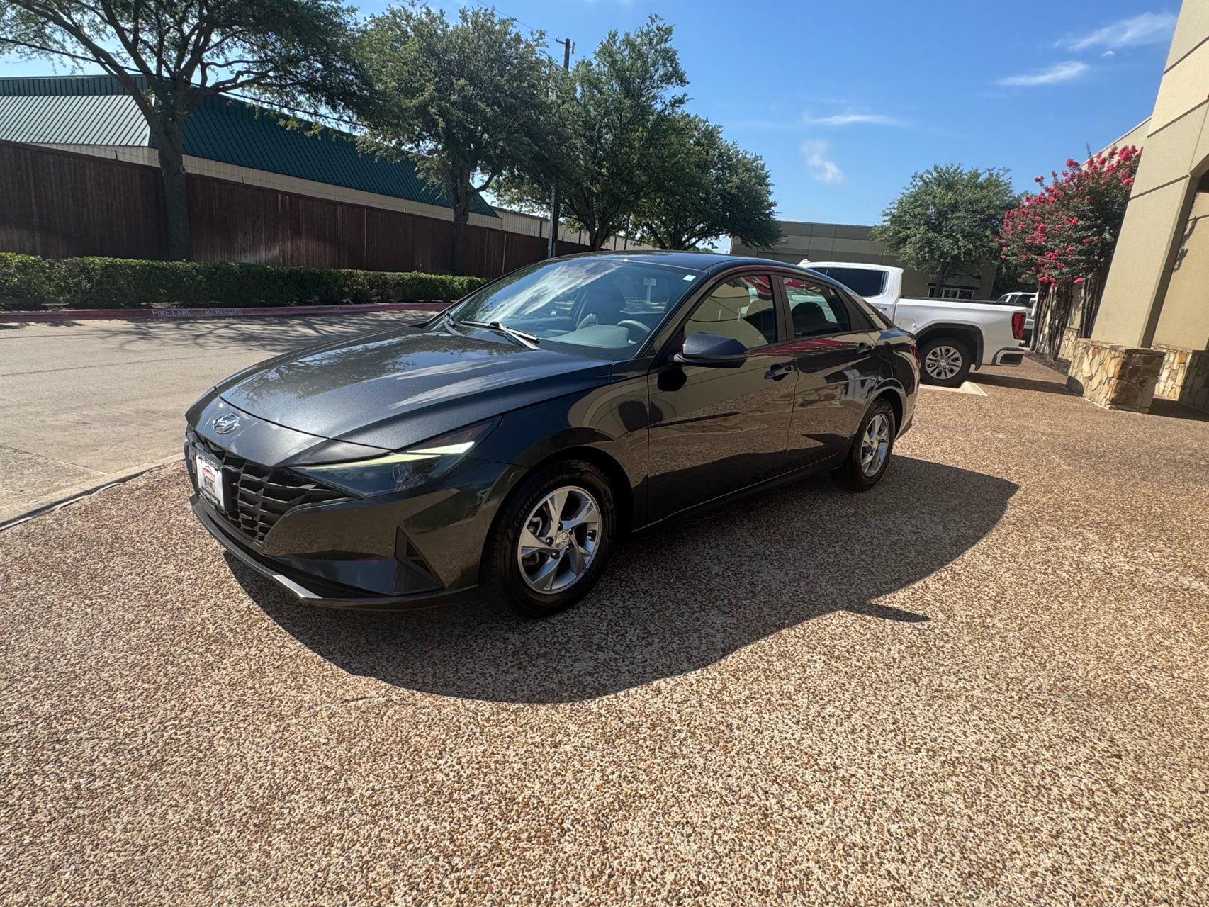 Used 2021 Hyundai Elantra SE FWD image 12