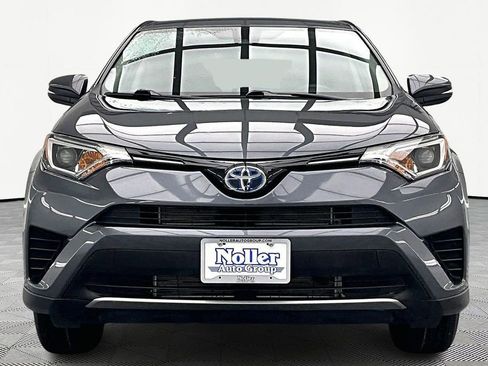 Used 2018 Toyota RAV4 LE image 3