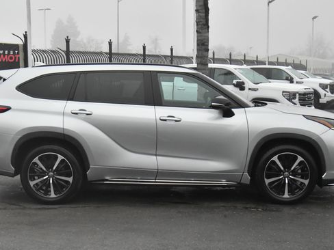 Used 2022 Toyota Highlander XSE image 9