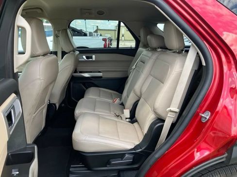 Used 2023 Ford Explorer Limited AWD/4WD image 16