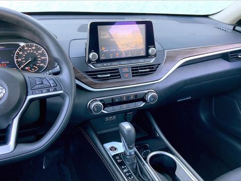 Certified 2023 Nissan Altima 2.5 SV image 5