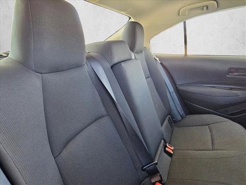 Used 2022 Toyota Corolla LE image 21