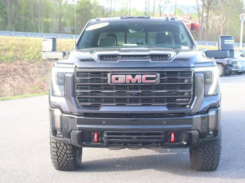 Used 2024 GMC Sierra 2500 AT4X AWD/4WD image 2