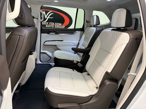 Used 2024 GMC Acadia Denali image 17