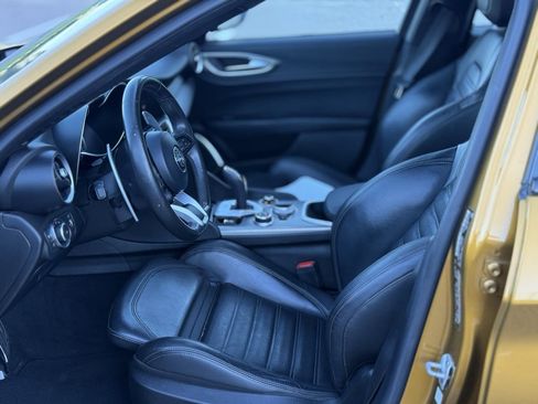 Used 2023 Alfa Romeo Giulia Veloce image 14