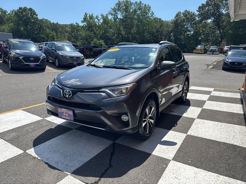 Used 2016 Toyota RAV4 XLE AWD/4WD image 5