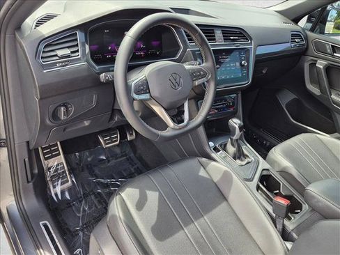 Used 2023 Volkswagen Tiguan SE R-Line FWD image 10