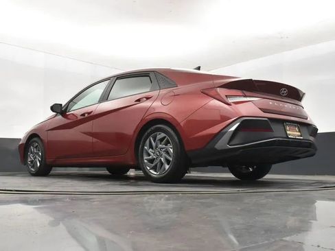 Used 2024 Hyundai Elantra SEL image 12