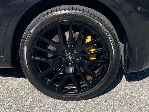 Used 2022 Maserati Levante GT image 12