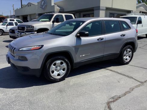 Used 2017 Jeep Cherokee Sport w/ Trailer Tow Group AWD/4WD image 19