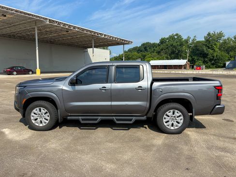 Used 2022 Nissan Frontier SV w/ Technology Package AWD/4WD image 9