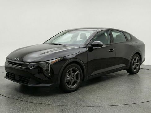 Used 2025 Kia K4 LXS image 3
