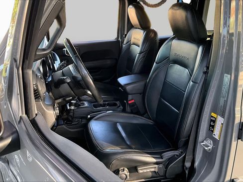 Used 2020 Jeep Wrangler Unlimited Sahara AWD/4WD image 8