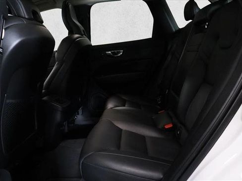 Used 2019 Volvo XC60 T6 Momentum w/ Multimedia Package AWD/4WD image 22