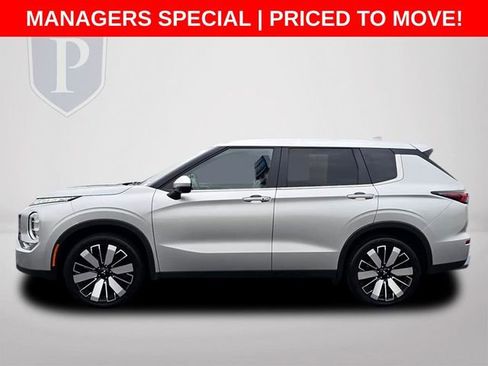 Used 2025 Mitsubishi Outlander SE FWD image 10