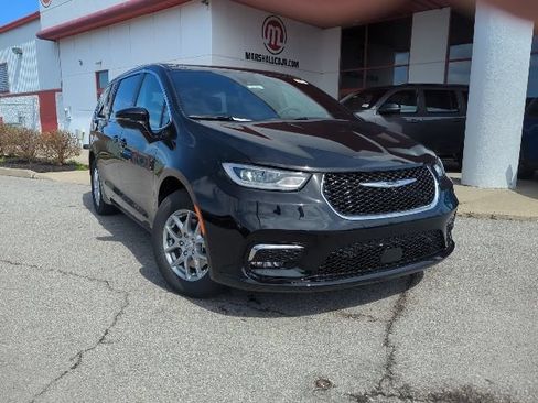 New 2026 Chrysler Pacifica Select FWD image 2