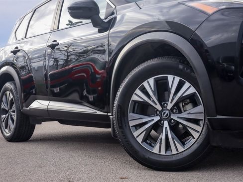 Used 2022 Nissan Rogue SV w/ SV Premium Package image 2