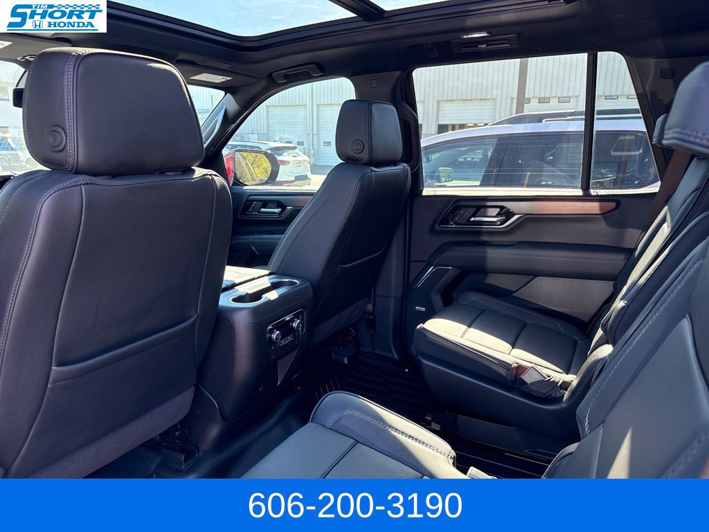 Used 2025 GMC Yukon Denali w/ Sun & Power Step Package AWD/4WD image 14