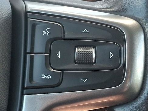 Used 2022 Chevrolet Silverado 1500 LT AWD/4WD image 24