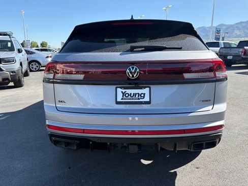 Used 2025 Volkswagen Atlas Cross Sport SEL R-Line AWD/4WD image 4