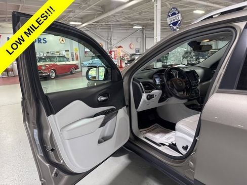 Used 2020 Jeep Cherokee Limited AWD/4WD image 11