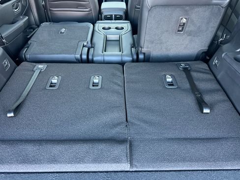 Certified 2025 Honda Pilot Touring image 17