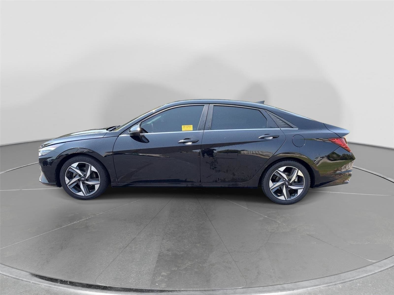 Used 2022 Hyundai Elantra Limited w/ Cargo Package FWD image 2