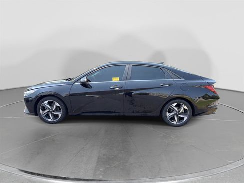 Used 2022 Hyundai Elantra Limited w/ Cargo Package FWD image 2