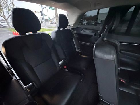 Used 2018 Volvo XC90 T6 Momentum w/ Convenience Package image 17