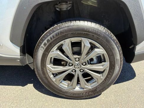 Used 2022 Toyota RAV4 XLE Premium AWD/4WD image 28